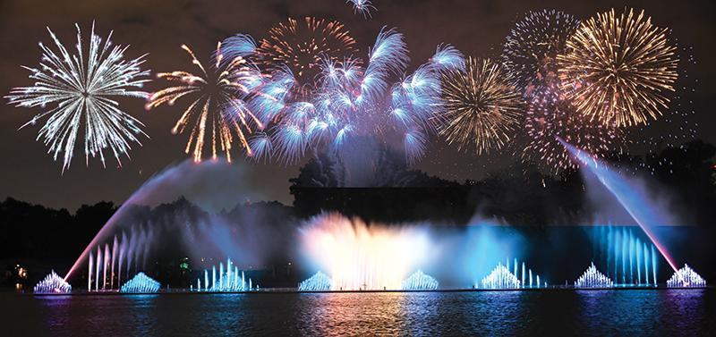 CVVH Đầm Sen sẽ biểu diễn kết hợp giữa hỏa thuật và hệ thống laser nhạc nước khổng lồ trên mặt hồ rộng 5 hecta của Đầm Sen. CVVH Đầm Sen sẽ biểu diễn kết hợp giữa hỏa thuật và hệ thống laser nhạc nước khổng lồ trên mặt hồ rộng 5 hecta của Đầm Sen.