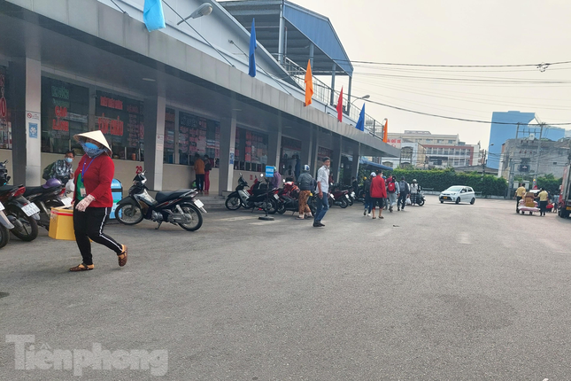 Mặc dù giá vé không có sự thay đổi nhiều cho các tuyến xe về các địa phương, thế nhưng hành khách vẫn chưa quá mặn mà lựa chọn hình thức di chuyển bằng xe khách.