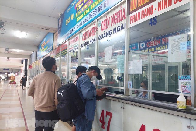 So với năm trước, lượng khách đặt vé về các tỉnh miền Trung, phía Bắc đã giảm khá nhiều do mọi người đa phần sử dụng phương tiện cá nhân hoặc tàu hỏa, máy bay.