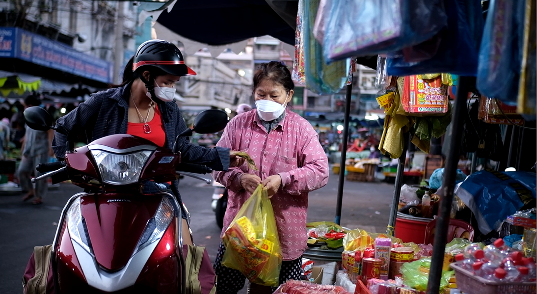 Hàng mã cũng là mặt hàng không thể thiếu trong dịp cúng lễ ngày rằm.