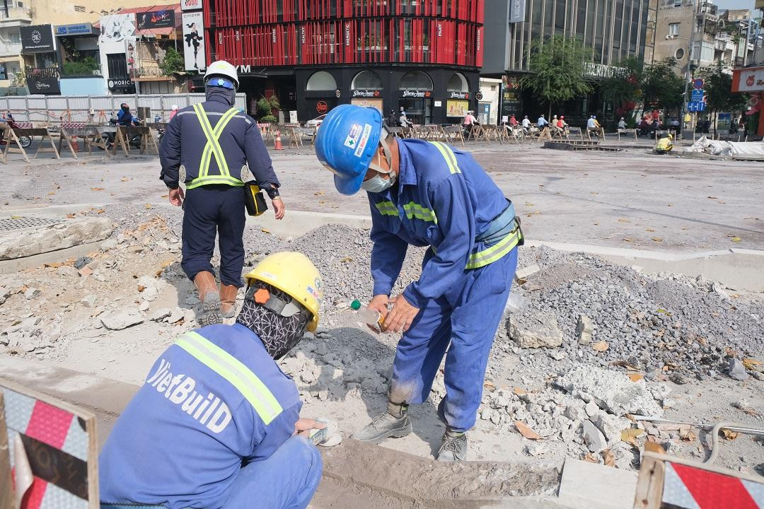 Cuối cùng là việc mở rộng ranh, nghiên cứu và thực hiện các dãy nhà dọc hai bên đường Lê Lợi với mục đích ưu đãi về mặt hệ số sử dụng đất, tầng cao, khoảng lùi để khuyến khích thương mại dịch vụ và thu hút đầu tư.