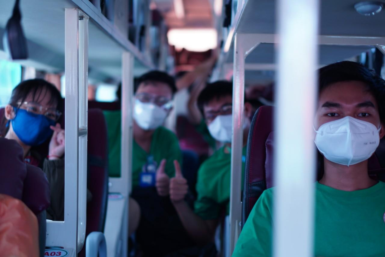 Các bạn sinh viên đều thể hiện tinh thần quyết tâm khi tham gia phòng, chống dịch.