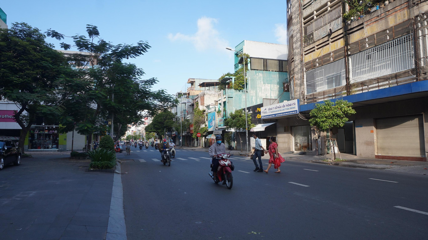 Đường Điện Biên Phủ vắng vẻ lạ thường. Đường Điện Biên Phủ vắng vẻ lạ thường.