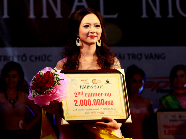 Á khôi 2 là Lê Phương Thảo