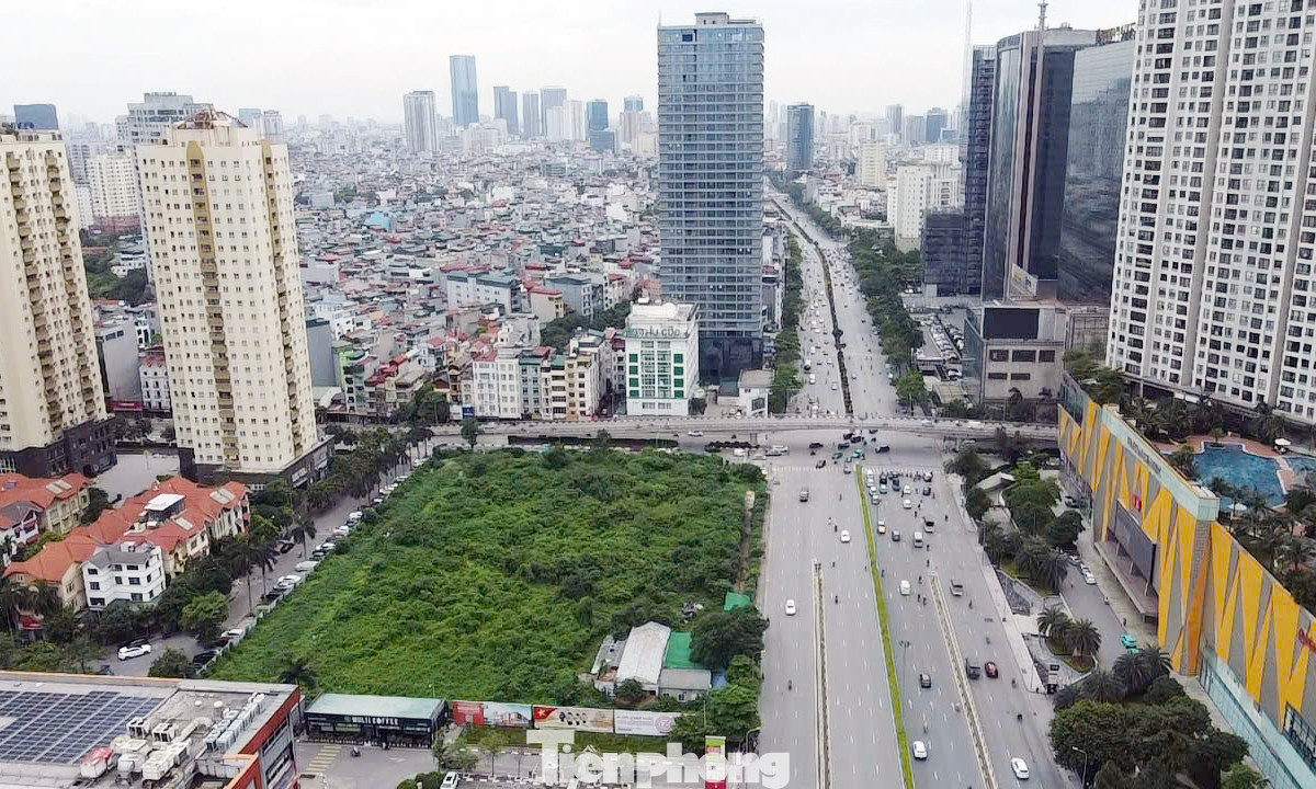 Theo tìm hiểu của PV, năm 2005, Tập đoàn Bảo Việt được giao đất để triển khai dự án Tháp tài chính quốc tế trên lô đất có diện tích khoảng 13.000m2 tại số 220 Trần Duy Hưng (phường Trung Hòa, quận Cầu Giấy, Hà Nội). Theo tìm hiểu của PV, năm 2005, Tập đoàn Bảo Việt được giao đất để triển khai dự án Tháp tài chính quốc tế trên lô đất có diện tích khoảng 13.000m2 tại số 220 Trần Duy Hưng (phường Trung Hòa, quận Cầu Giấy, Hà Nội).