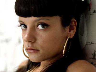 Lily Allen chưa vượt qua cú sốc mất con 