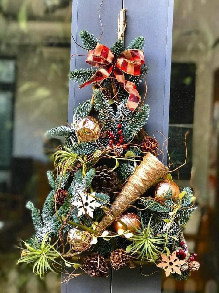 Salix sau khi cắm nước có thể để khô để cắm hoặc tận dụng phối trang trí (Ảnh: Gấm Nguyễn) Salix sau khi cắm nước có thể để khô để cắm hoặc tận dụng phối trang trí (Ảnh: Gấm Nguyễn)