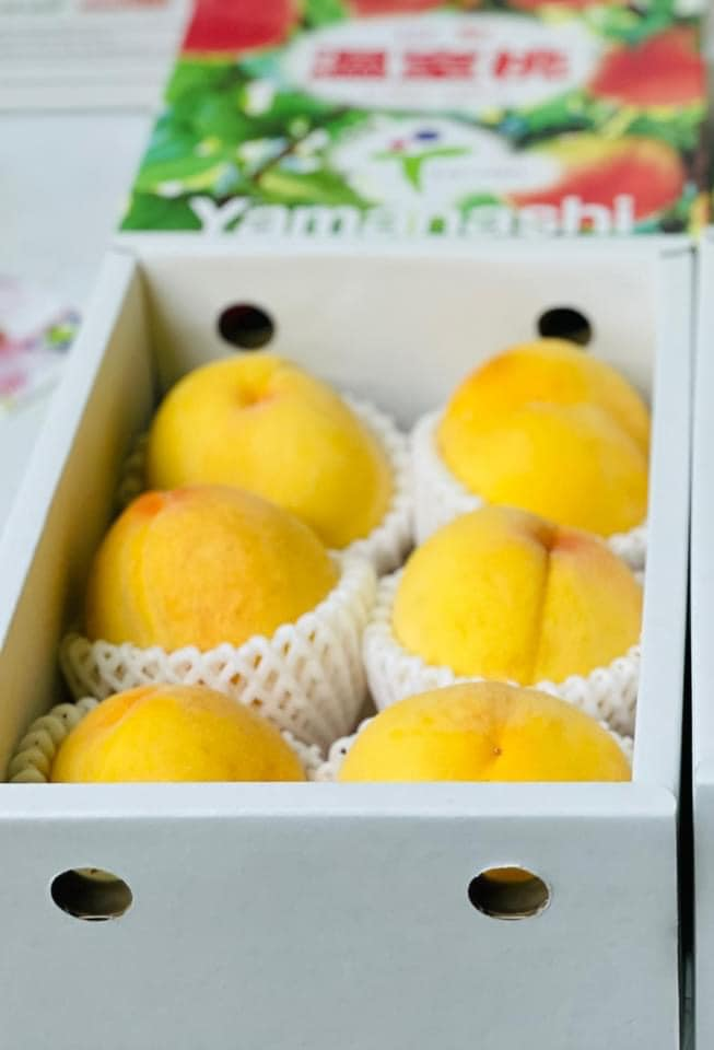 Giá đào vàng Nhật Bản cao gấp 25 lần so với đào Trung Quốc (Ảnh: Hang Tran)