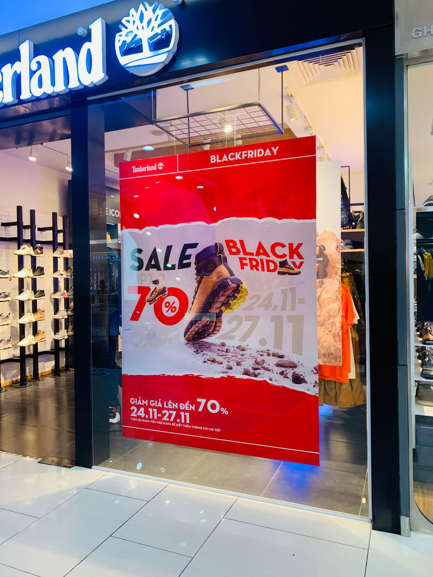 Năm ngoái do ảnh hưởng của dịch bệnh, nhiều của hàng đóng cửa hoặc tạm nghỉ nên mùa Black Firday 2021 diễn ra khá trầm lắng. Năm nay, với tình hình kinh tế dần hồi phục, tổng mức doanh thu bán lẻ 10 tháng qua cũng tăng tới trên 20%, các doanh nghiệp kỳ vọng doanh thu sẽ tăng trong mùa mua sắm cuối năm.