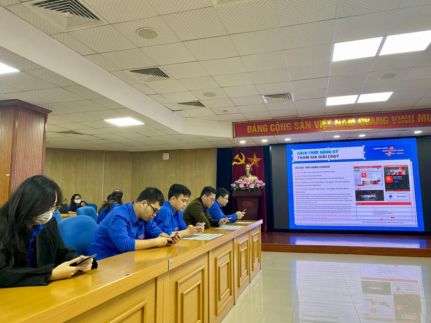 Đoàn viên, thanh niên đăng ký tham gia đăng ký thực hiện chương trình &quot;Những bước chân vì cộng đồng&quot; chào mừng Đại hội Đoàn toàn quốc lần thứ XII