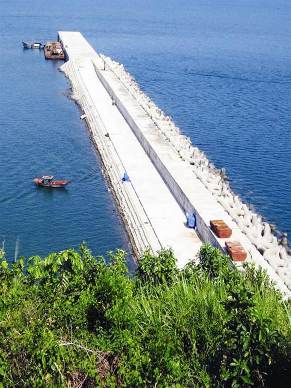 Đê chắn sóng biển Tiên Sa nối dài, một trong những công trình lớn do Vinawaco thực hiện