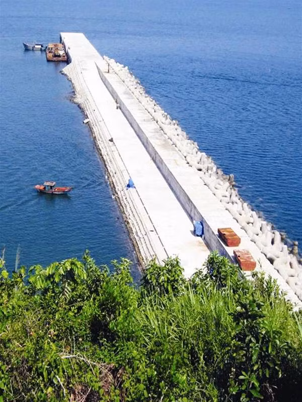 Đê chắn sóng biển Tiên Sa nối dài, một trong những công trình lớn do Vinawaco thực hiện