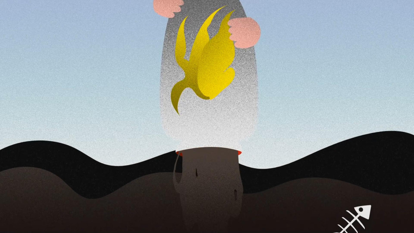 "Tro cốt" của nhân vật "sông Mekong" chết đi chỉ còn là dòng nước đen ngòm, ô nhiễm đầy rác thải sinh hoạt.