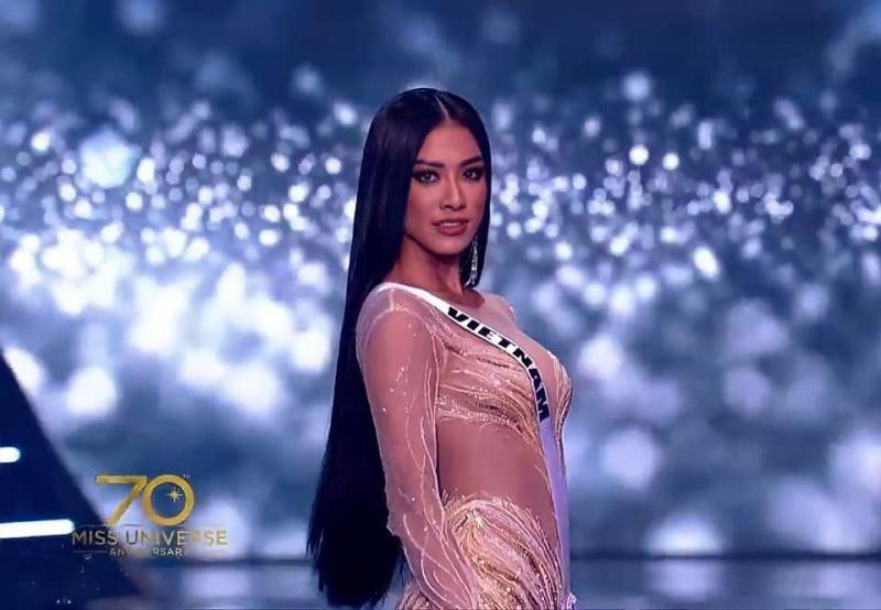 Thần thái rạng ngời của Á hậu Kim Duyên tại Bán kết Miss Universe lần thứ 70.
