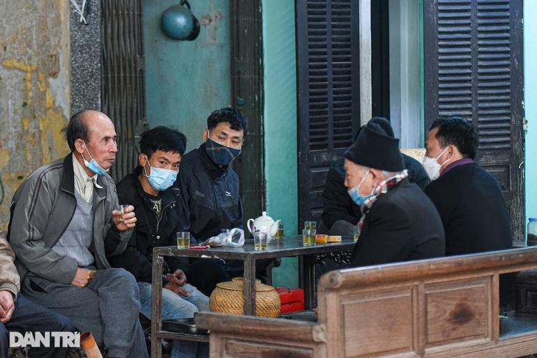 Người thân, hàng xóm có mặt ở gia đình động viên bố, bà nội cháu bé. Được biết, ông nội hiện đang ở viện với cháu bé. Người thân, hàng xóm có mặt ở gia đình động viên bố, bà nội cháu bé. Được biết, ông nội hiện đang ở viện với cháu bé.