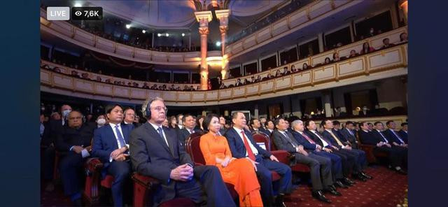 Bà Phạm Thu Hương cùng chồng tỷ phú Phạm Nhật Vượng.