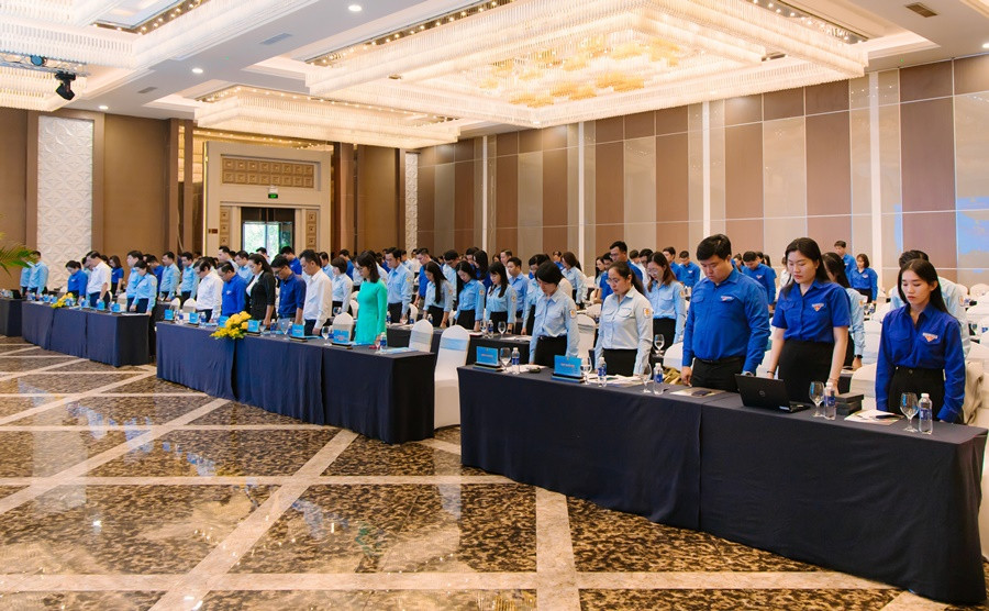 Hội nghị dành một phút mặc niệm tưởng nhớ Tổng Bí thư Nguyễn Phú Trọng.