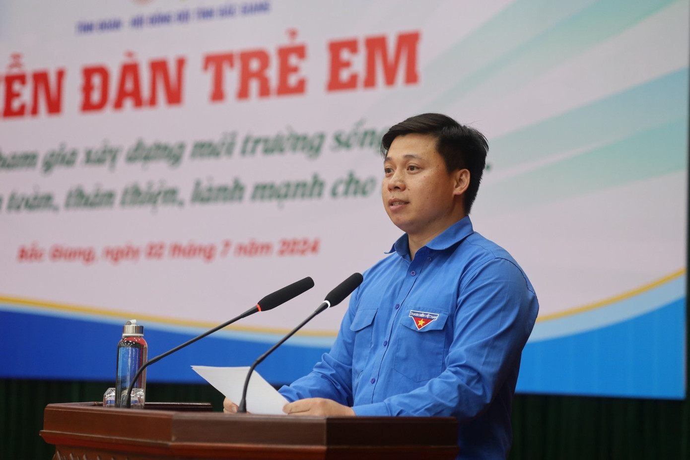 Anh Vũ Gia Dân - Ủy viên Ban Chấp hành Trung ương Đoàn, Phó Trưởng Ban Công tác thiếu nhi Trung ương Đoàn phát biểu tại diễn đàn. Ảnh: Nguyễn Thắng