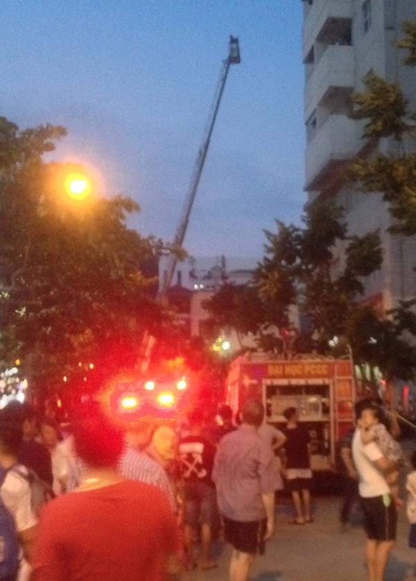 Cháy lớn tầng 18 chung cư Bắc Hà, hàng trăm người tháo chạy ảnh 4