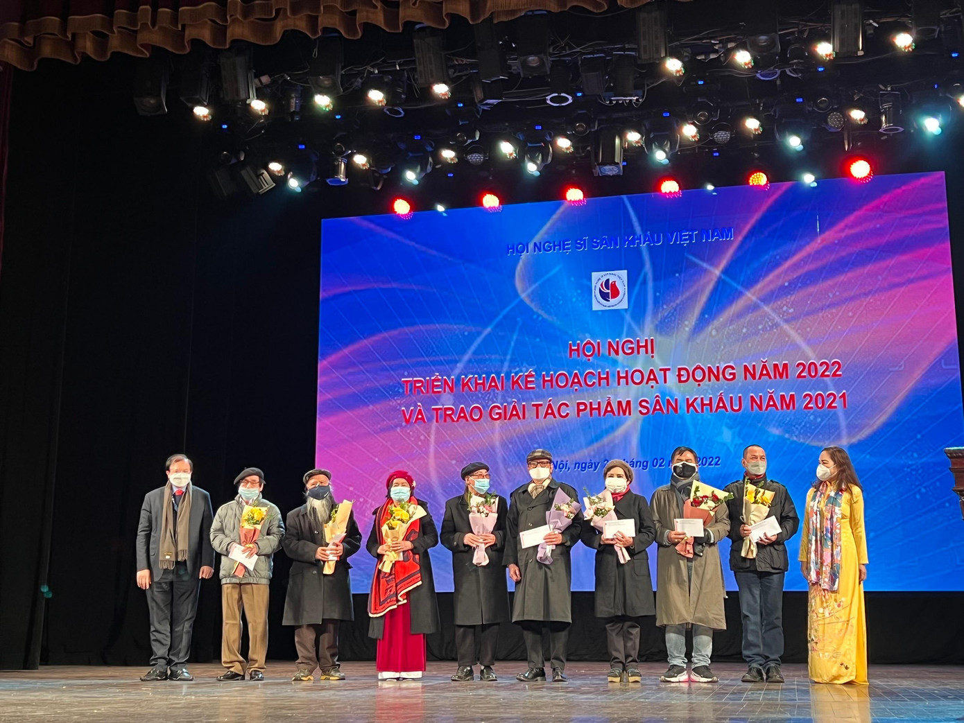 Hội Sân khấu tổ chức mừng thọ các nghệ sĩ cao tuổi, trao giải thưởng năm 2021, chuẩn bị kế hoạch năm 2022. Hội Sân khấu tổ chức mừng thọ các nghệ sĩ cao tuổi, trao giải thưởng năm 2021, chuẩn bị kế hoạch năm 2022.