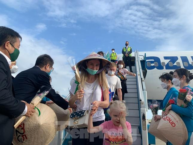 Khách quốc tế đến Việt Nam không nên bị phân biệt đối xử.