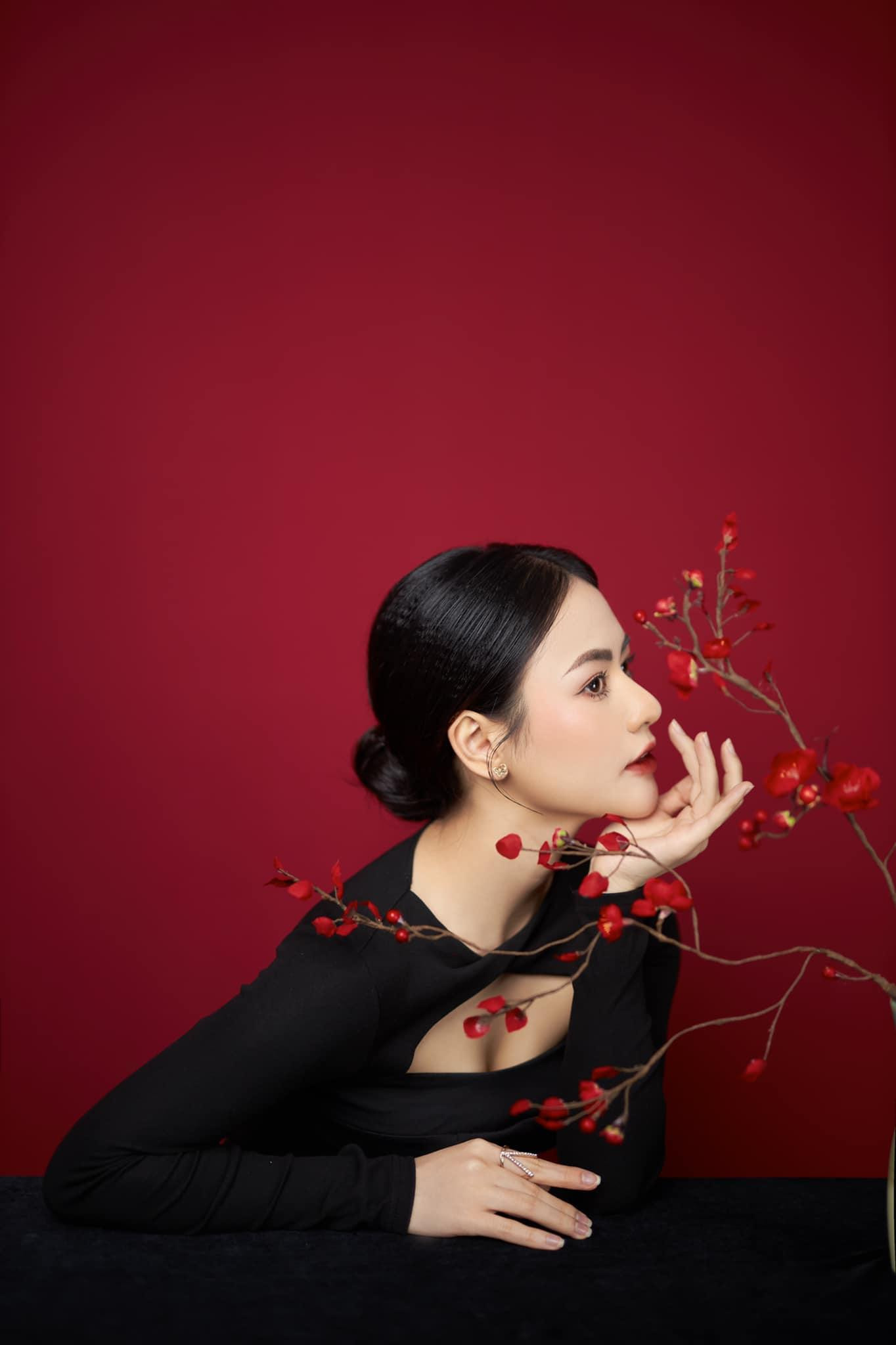 Vũ Việt Hoa có cơ hội thử thách ở nhiều dạng vai khác nhau.