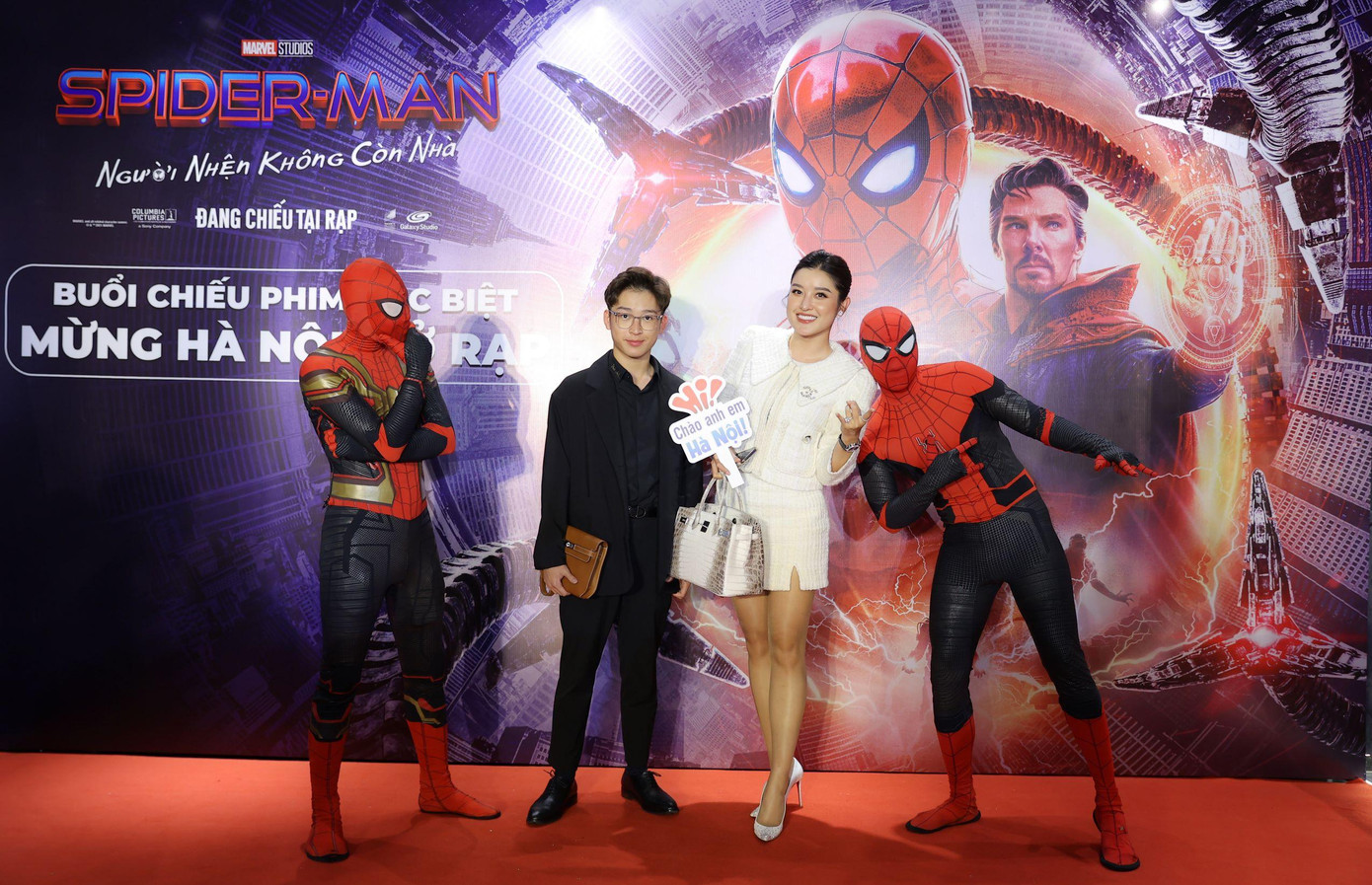 Á hậu Huyền My ra rạp gặp Người Nhện không còn nhà.