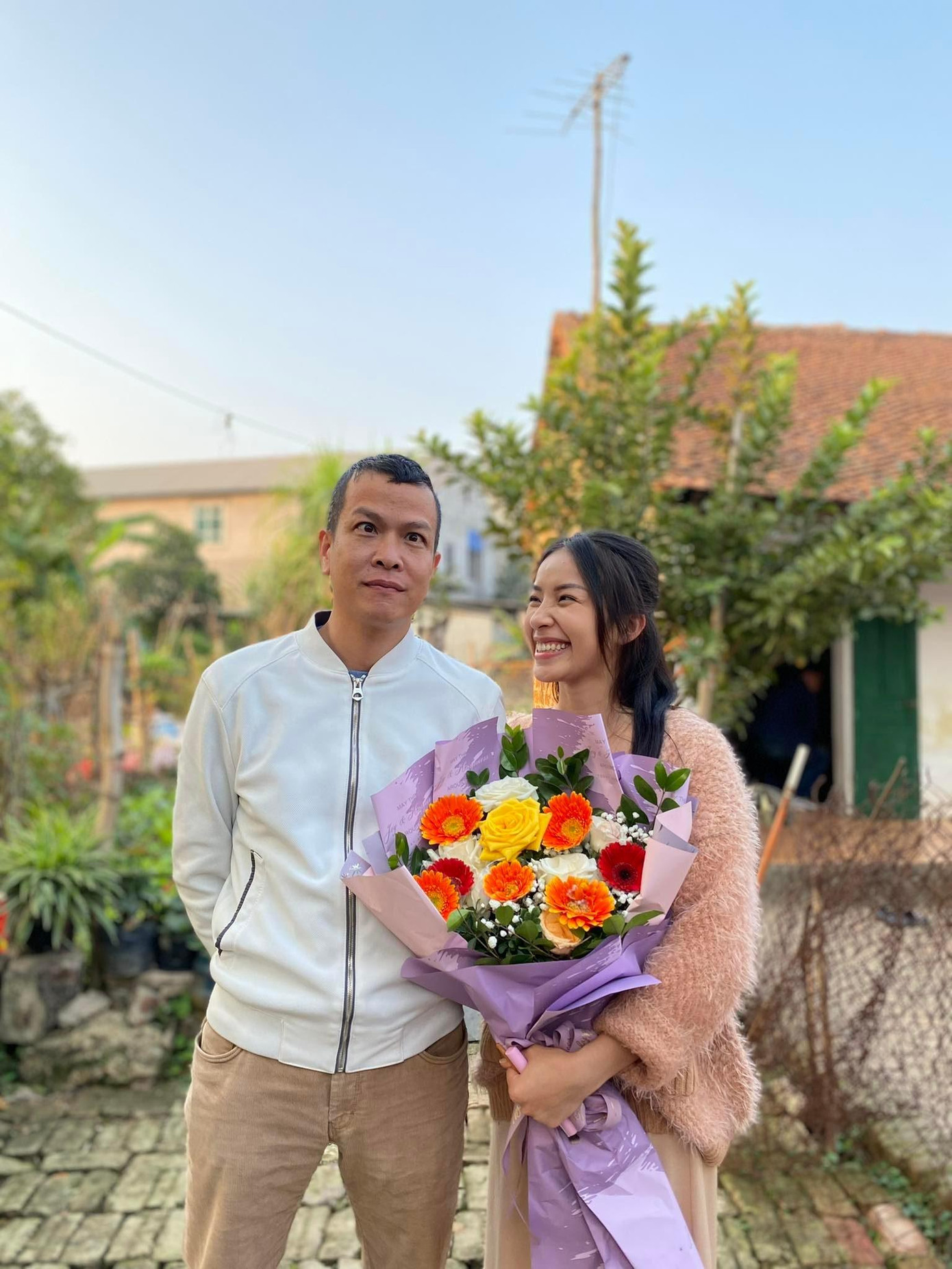 Trần Vân nói cô "biết ơn" đạo diễn NSƯT Mai Hiền đã cho cô cơ hội thể hiện vai Hoài. Trần Vân nói cô "biết ơn" đạo diễn NSƯT Mai Hiền đã cho cô cơ hội thể hiện vai Hoài.