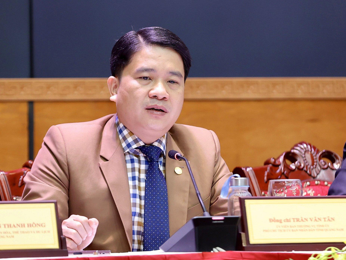 Lãnh đạo UBND tỉnh Quảng Nam nhấn mạnh chiến lược phát triển du lịch xanh để hút khách. Lãnh đạo UBND tỉnh Quảng Nam nhấn mạnh chiến lược phát triển du lịch xanh để hút khách.