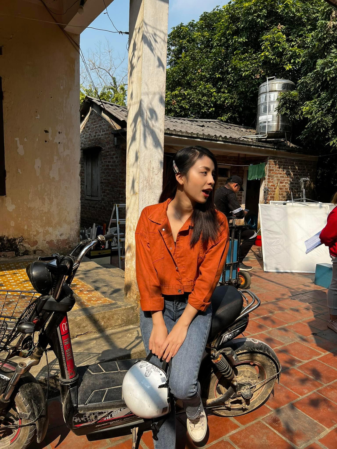 Trần Vân có vai diễn xinh xắn và để lại ấn tượng ở "Phố trong làng". Trần Vân có vai diễn xinh xắn và để lại ấn tượng ở "Phố trong làng".