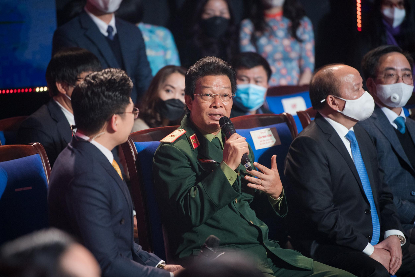 Thiếu tướng Nguyễn Hồng Sơn ôn lại chuyện chống dịch tại TPHCM. Thiếu tướng Nguyễn Hồng Sơn ôn lại chuyện chống dịch tại TPHCM.