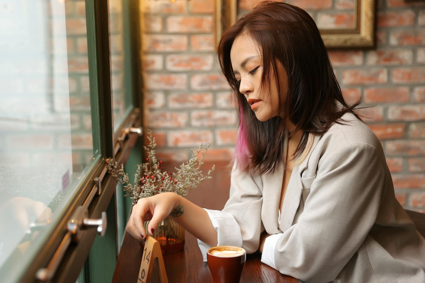 Thu Quỳnh thông báo cô ho, sốt nhưng sức khỏe khá ổn.