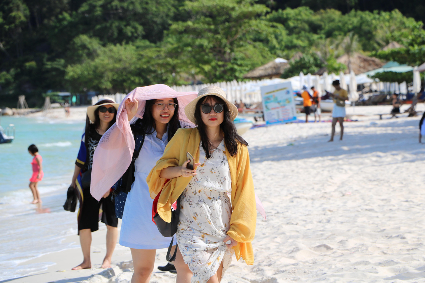 Đề xuất mở cửa toàn bộ du lịch từ 15/3.