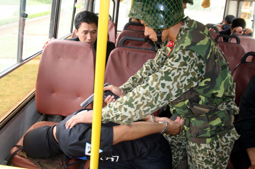 Khống chế khủng bố trên ôtô