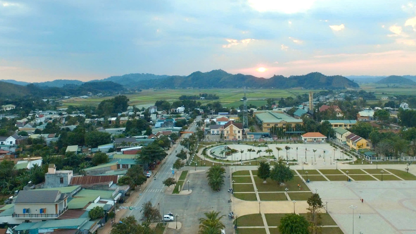 Một góc quảng trường huyện Đạ tẻh. Ảnh: Lê Tiến