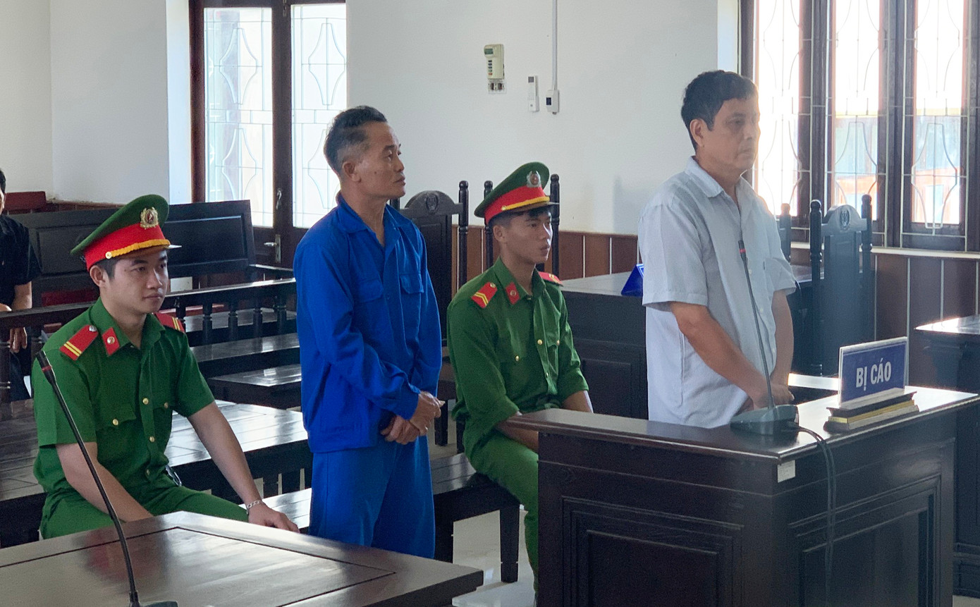 Bị cáo Thi và Văn tại phiên xét xử sơ thẩm