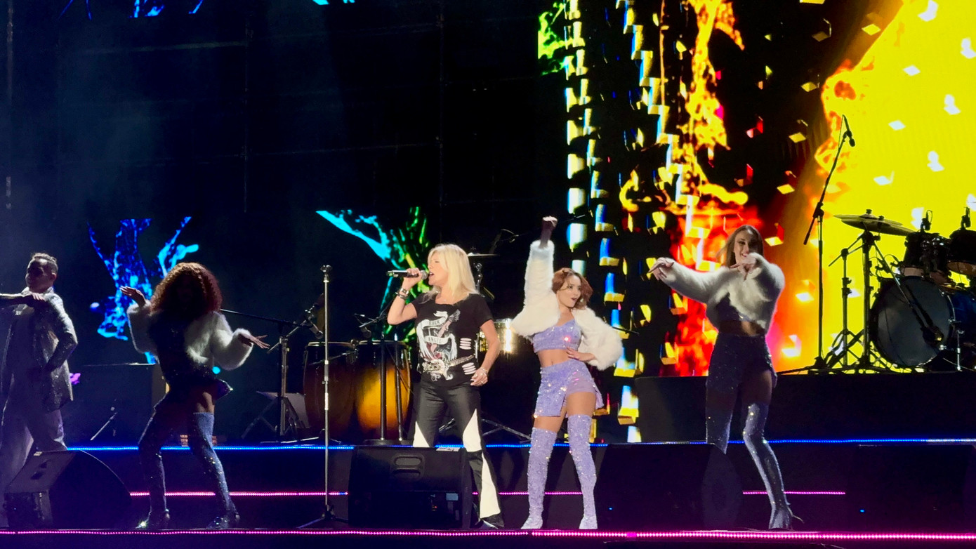 Đêm nhạc có sự góp mặt của các huyền thoại âm nhạc thế giới như Boney M.Liz Mitchell, Joy Band và Samantha Fox.