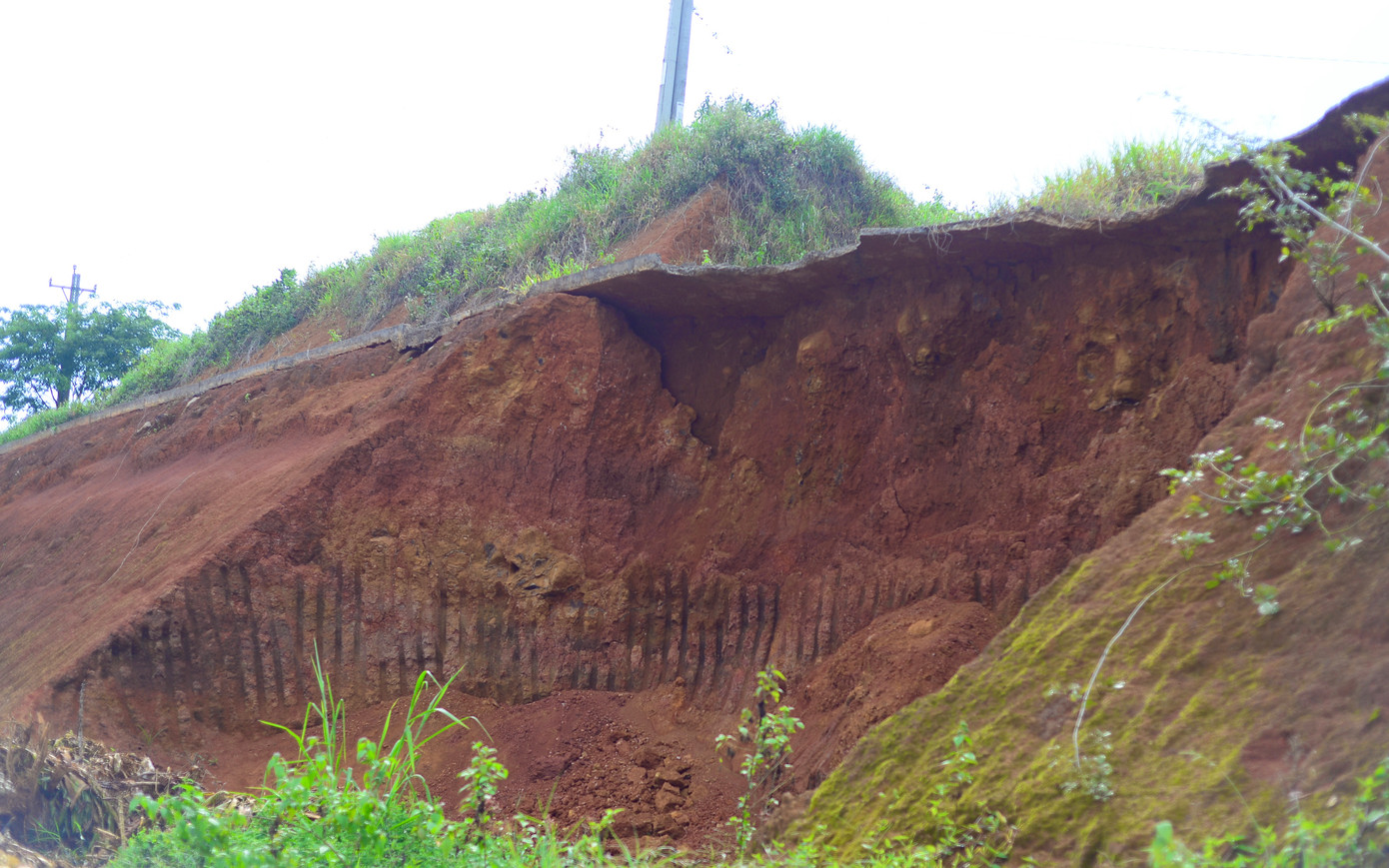 Tình trạng này ở tuyến đường tránh thành phố Bảo Lộc xảy ra từ đầu tháng 8/2023.