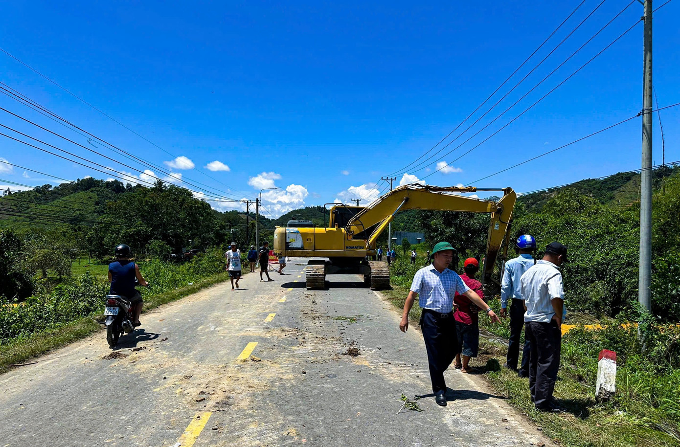 Cơ quan chức năng đã khảo sát, thống nhất làm đường tạm để xe lưu thông