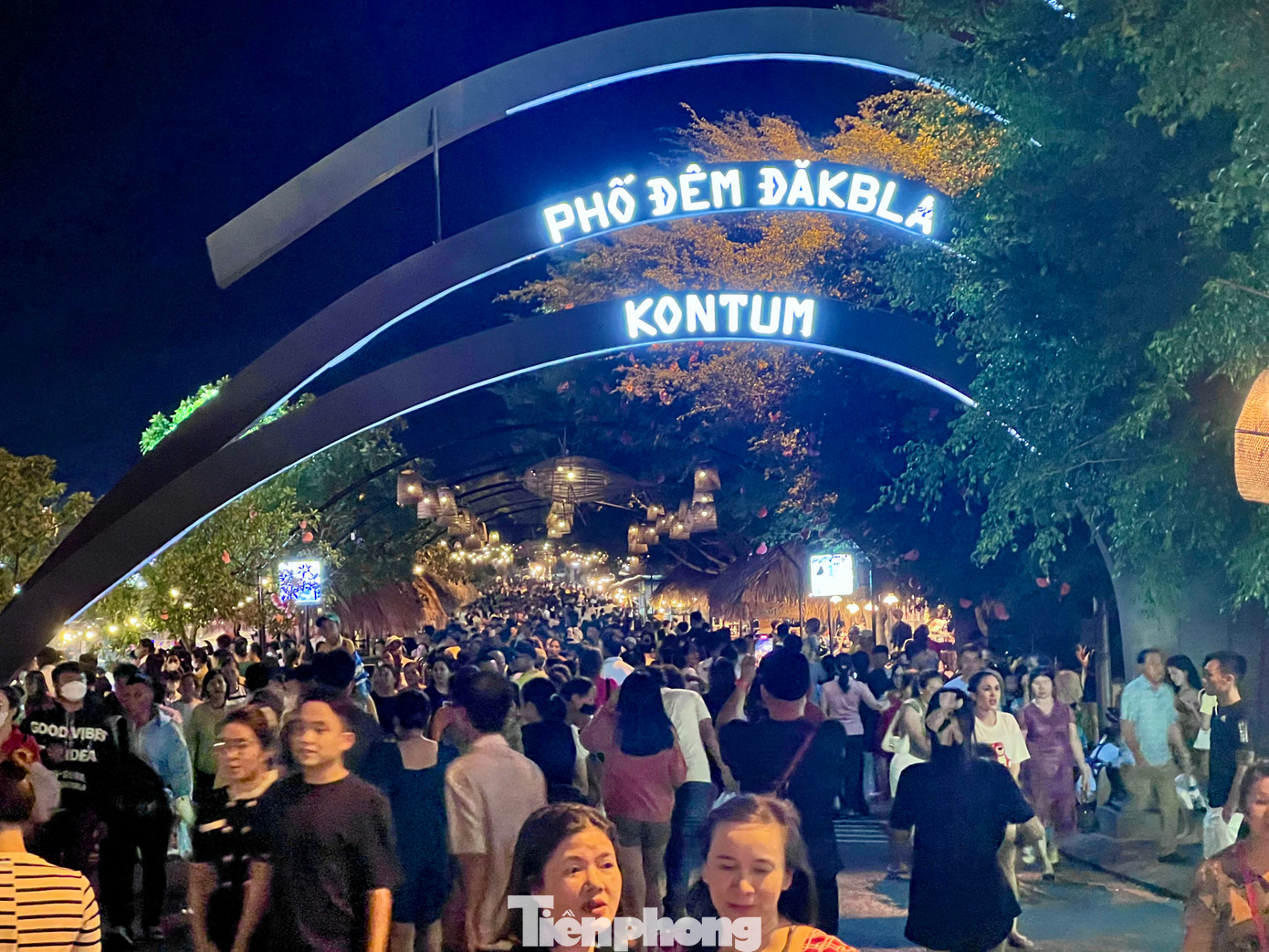 Liên hoan ẩm thực là hoạt động nằm trong chuỗi các sự kiện chào mừng kỷ niệm 15 năm thành lập TP.Kon Tum (10/4/2009-10/4/2024).