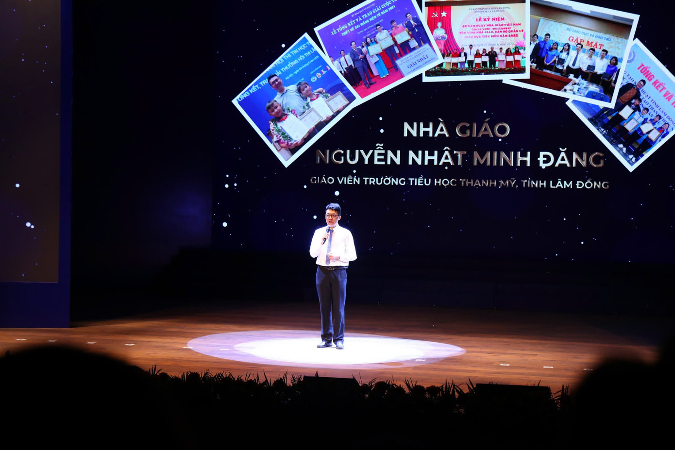 Thầy Đăng là 1 trong 99 giáo viên nhận danh hiệu Nhà giáo trẻ tiêu biểu cấp Trung ương năm 2024. Thầy Đăng là 1 trong 99 giáo viên nhận danh hiệu Nhà giáo trẻ tiêu biểu cấp Trung ương năm 2024.