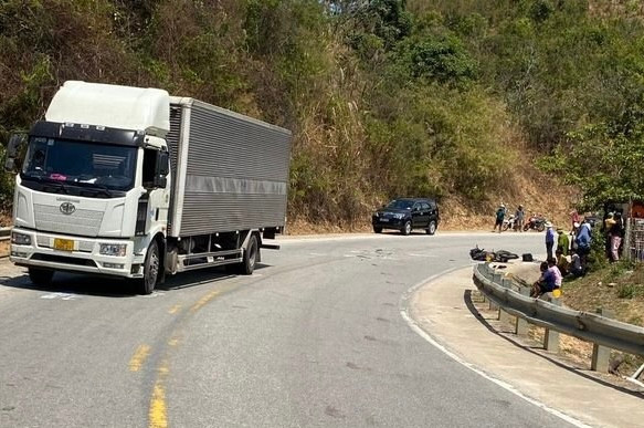 Hiện trường vụ tai nạn khiến nam thanh niên tử vong. Ảnh: TNV