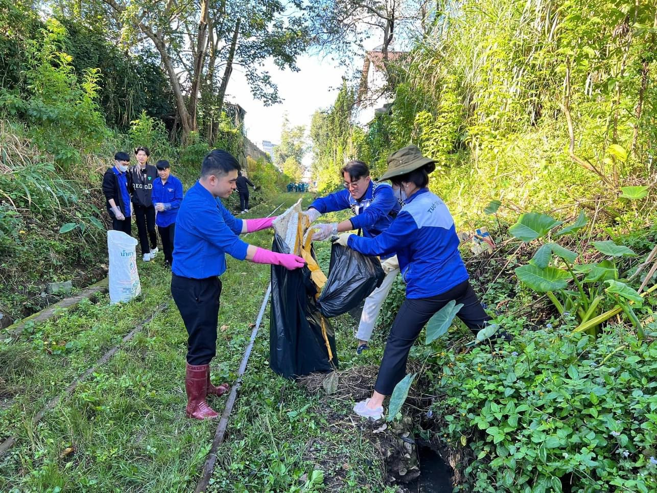 Kết quả, đoàn viên thanh niên đã dọn dẹp vệ sinh, thu gom gần 5 tấn rác thải; xóa nhiều điểm đen về môi trường trên dọc tuyến tàu chạy từ Ga Đà Lạt đến Ga Trại Mát với tổng chiều dài gần 7km.