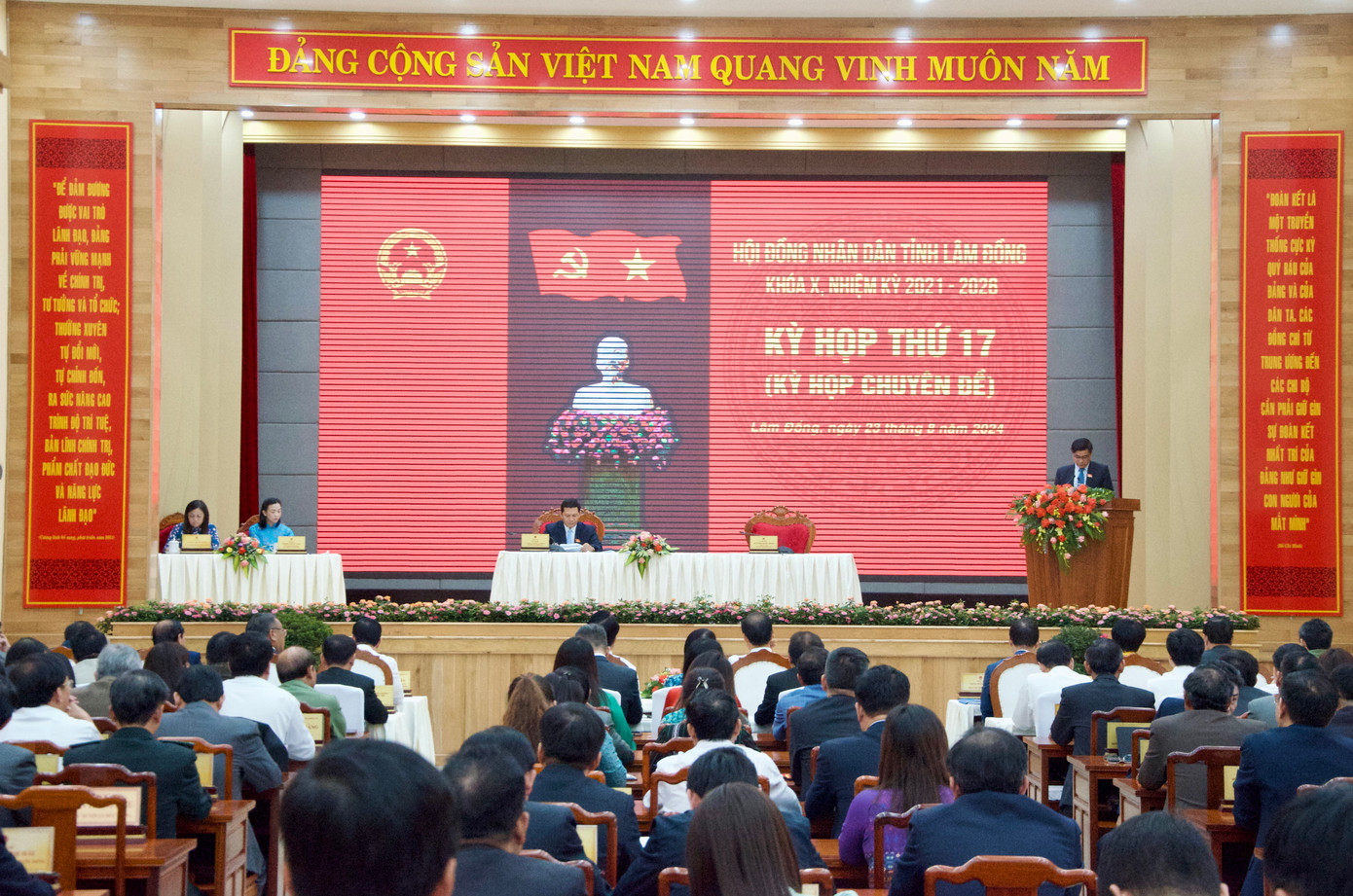 Toàn cảnh Kỳ họp thứ 17 HĐND tỉnh Lâm Đồng khóa X. Toàn cảnh Kỳ họp thứ 17 HĐND tỉnh Lâm Đồng khóa X.