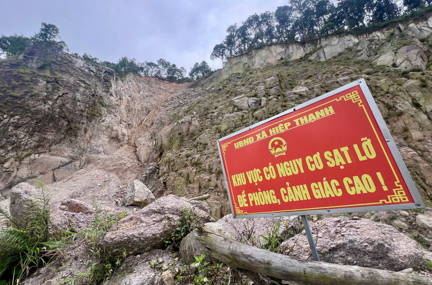 Đồng thời, xã Hiệp Thạnh cũng đã có thông báo yêu cầu các hộ dân đang sinh sống tại các khu vực trên di dời toàn bộ.