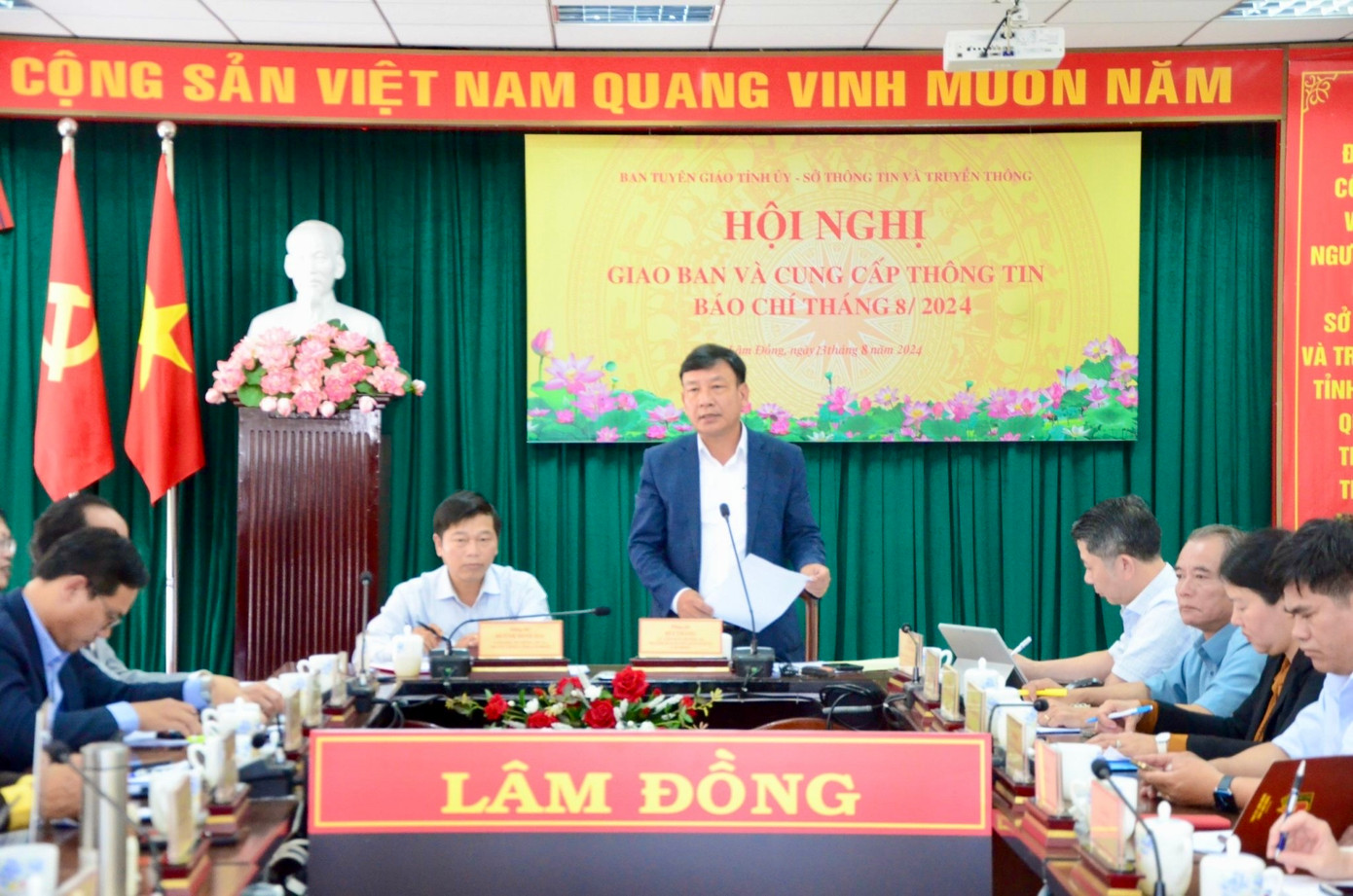 Toàn cảnh hội nghị.