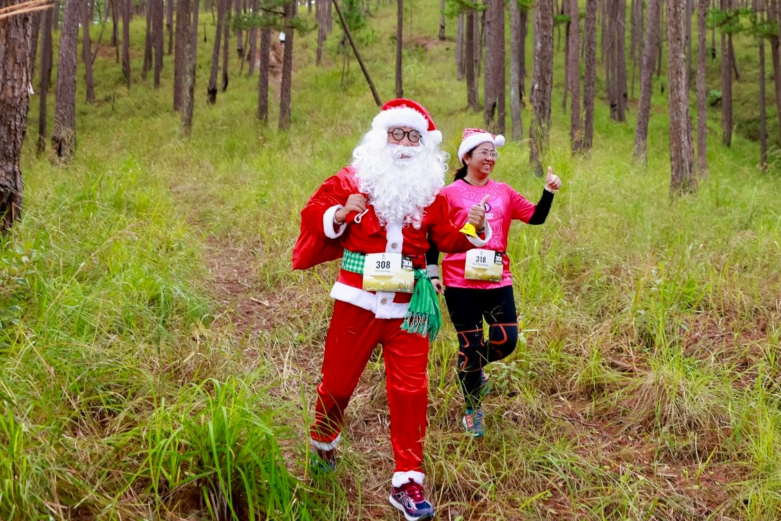 Một vận động viên cosplay ông già Noel