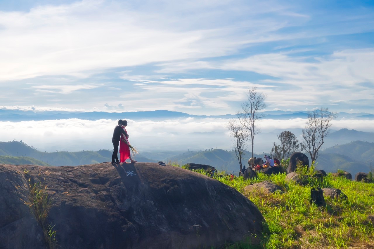 Núi Chư Hreng nằm phía nam TP.Kon Tum (Kon Tum), được xem như nóc nhà của phố núi.