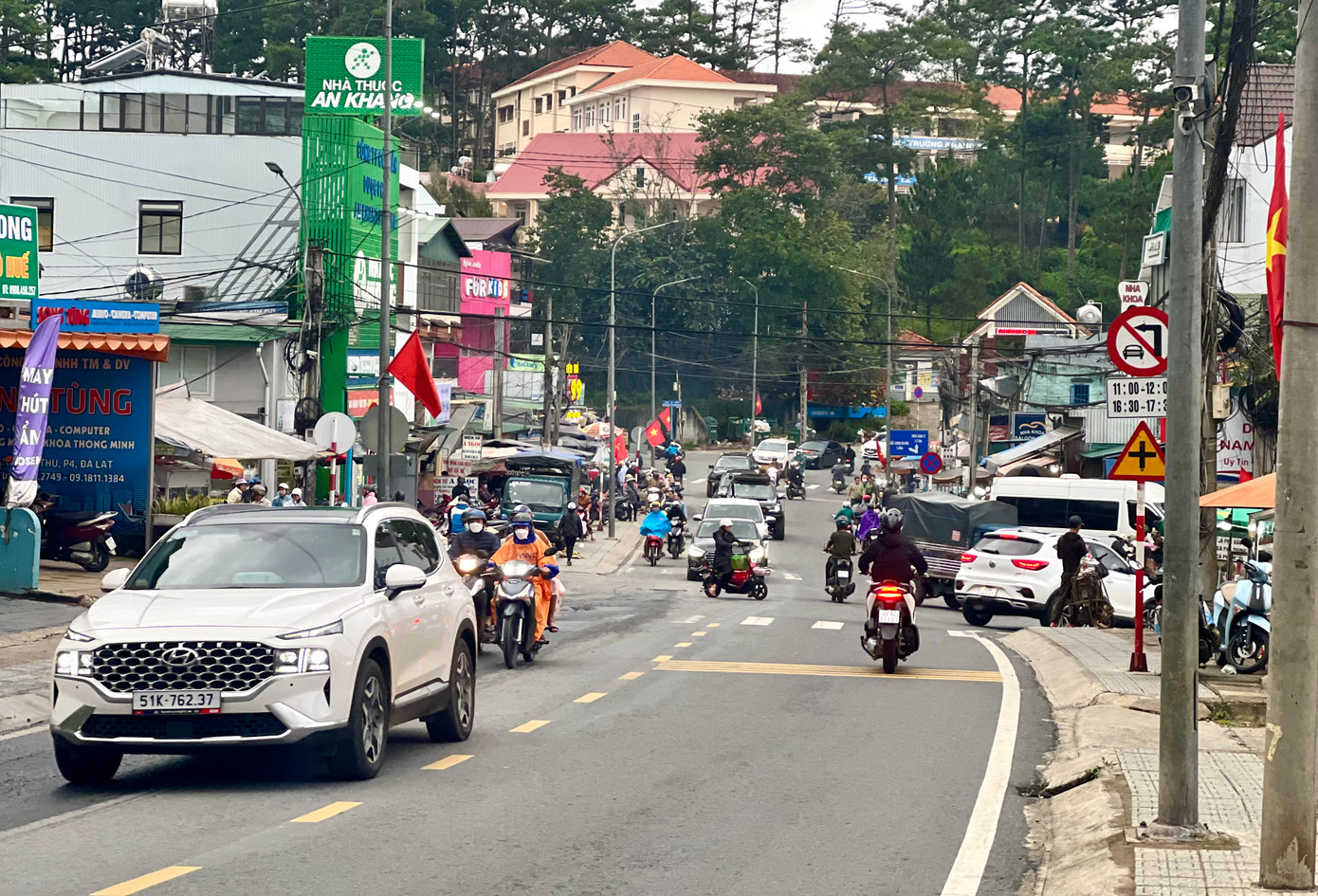 Chị Nguyễn Thuỷ - chủ quán ăn tại Đà Lạt cho biết, chưa có ngày nghỉ lễ nào như năm nay. Đường phố thông thoáng, du khách ít hẳn.