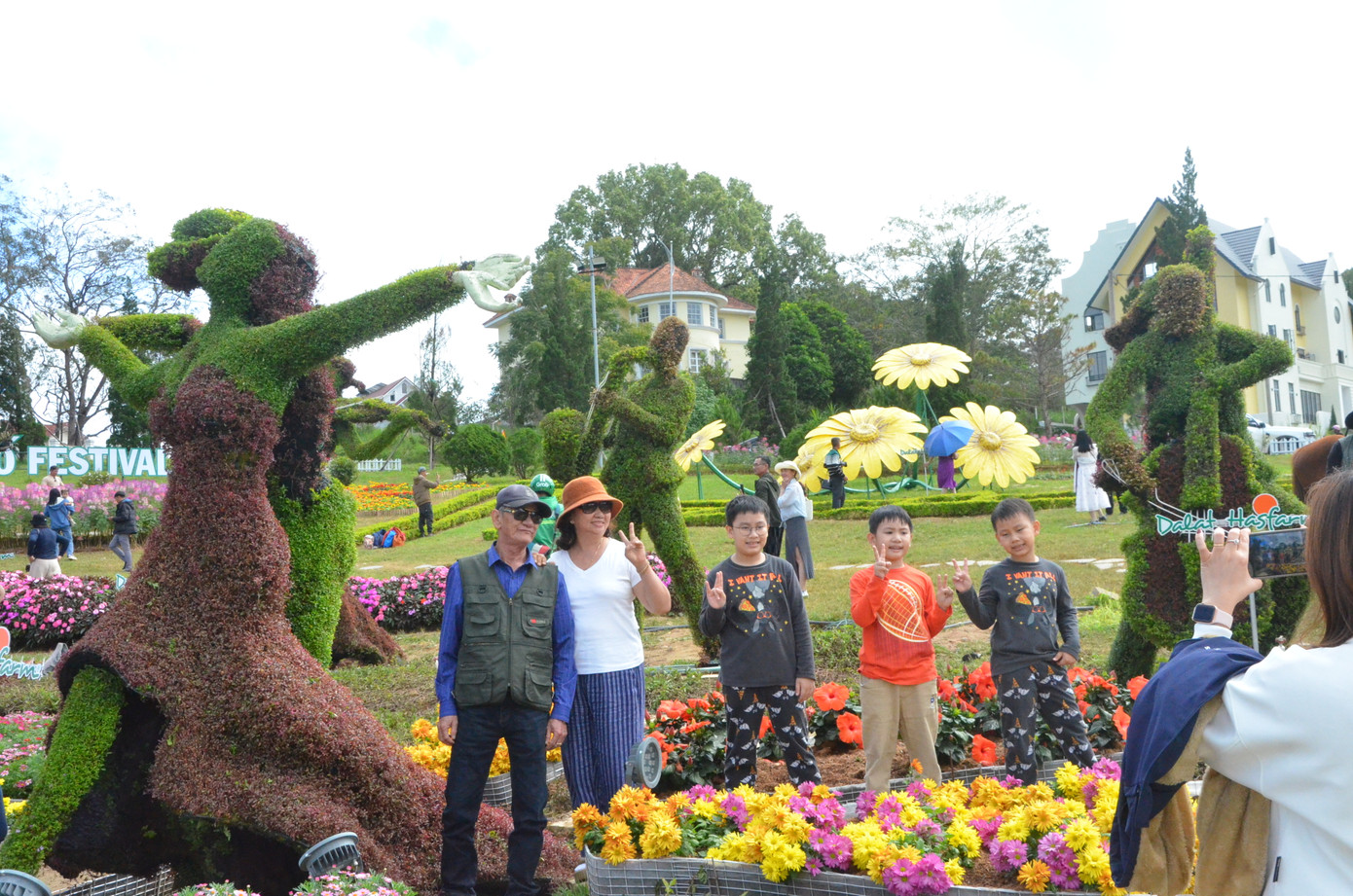 Sở Văn hóa, Thể thao và Du lịch Lâm Đồng cho biết sau khi tổ chức Festival hoa, đến ngày 30/12, tỉnh đã cán mốc 10 triệu lượt khách đến tham quan và nghỉ dưỡng.